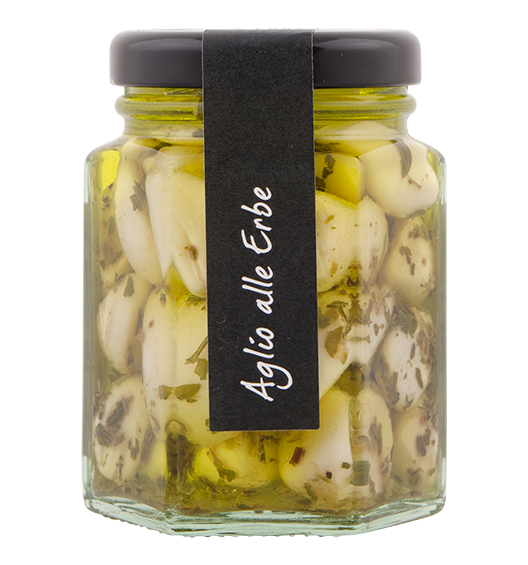 Knoblauchzehen in Kräutermarinade